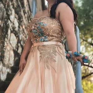 Gown/ Prom / home coming dress